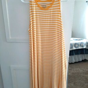 Midi dress w/ side pockets